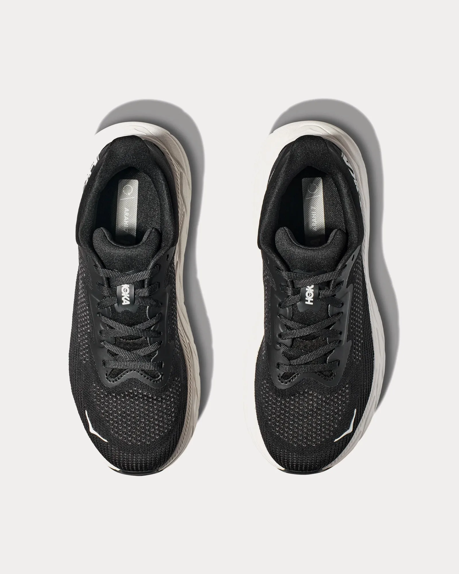 Arahi 7 Black / White Running Shoes