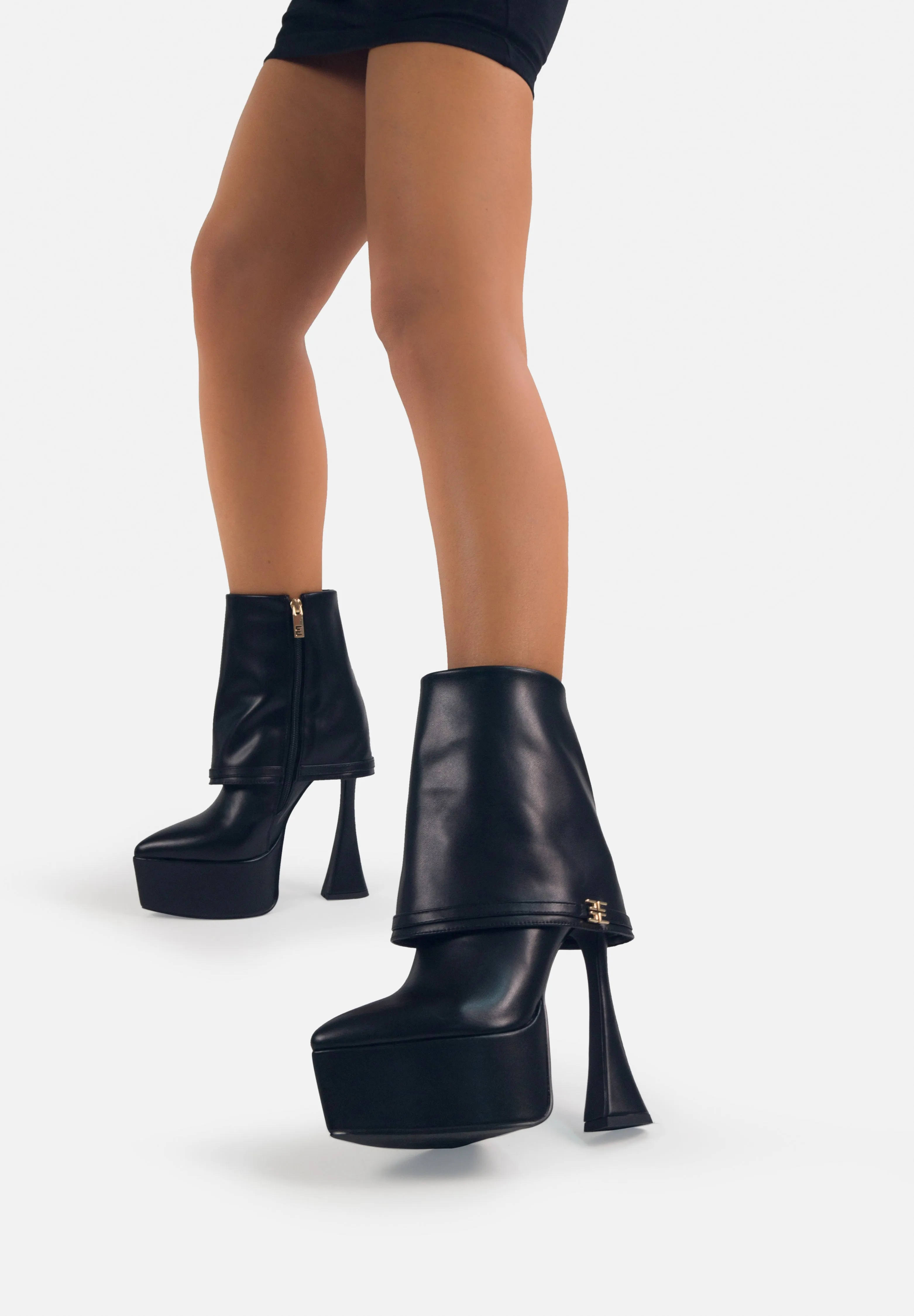 XANDRIA Black - High platform pointy folded heeled boots