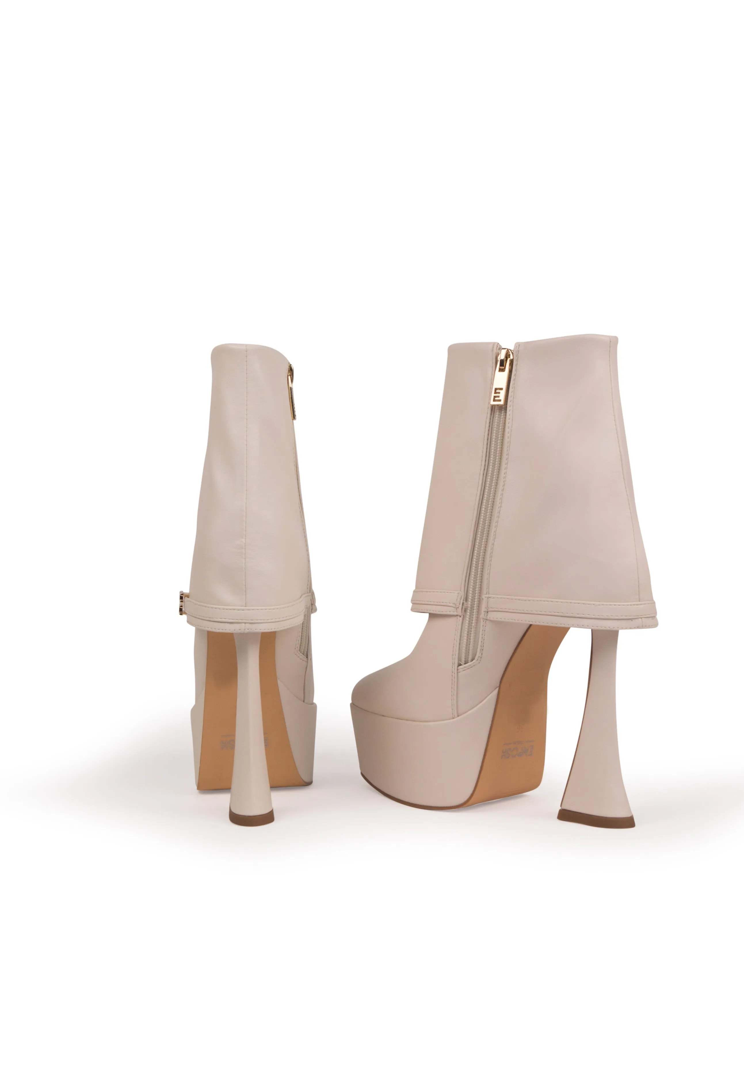 XANDRIA White Ivory - High platform pointy folded heeled boots
